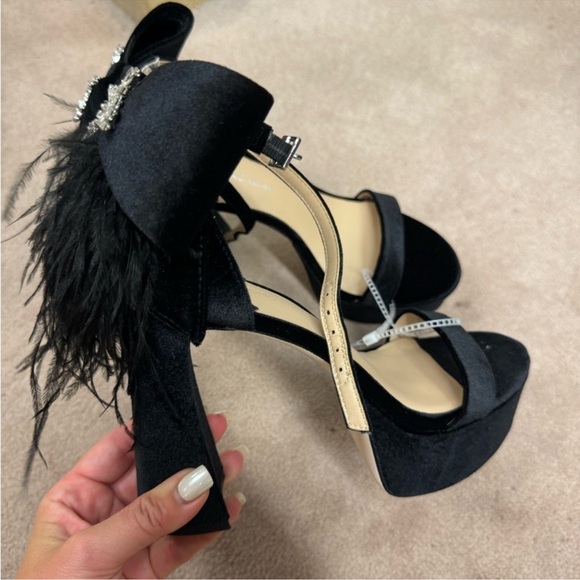 Antonio Melani Janie Velvet Platform Dress Sandals size 6,5 - Picture 5 of 6